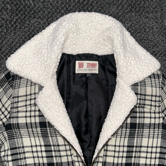 Volcom Scout Women’s Black & White Flannel Zip Up Jacket - Picture 2 of 16